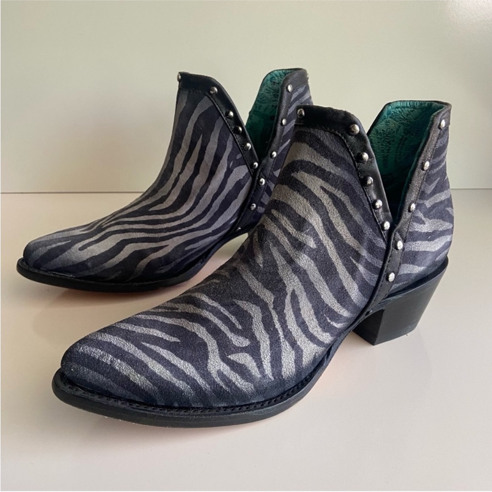 New Corral Zebra Studded Bootie Size 8M